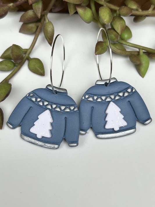 It's always sweater weather with this fun Christmas-themed sweater dangles in soft blue with a white Christmas tree.   Crafted with lightweight and durable polymer clay and hypoallergenic stainless steel findings.